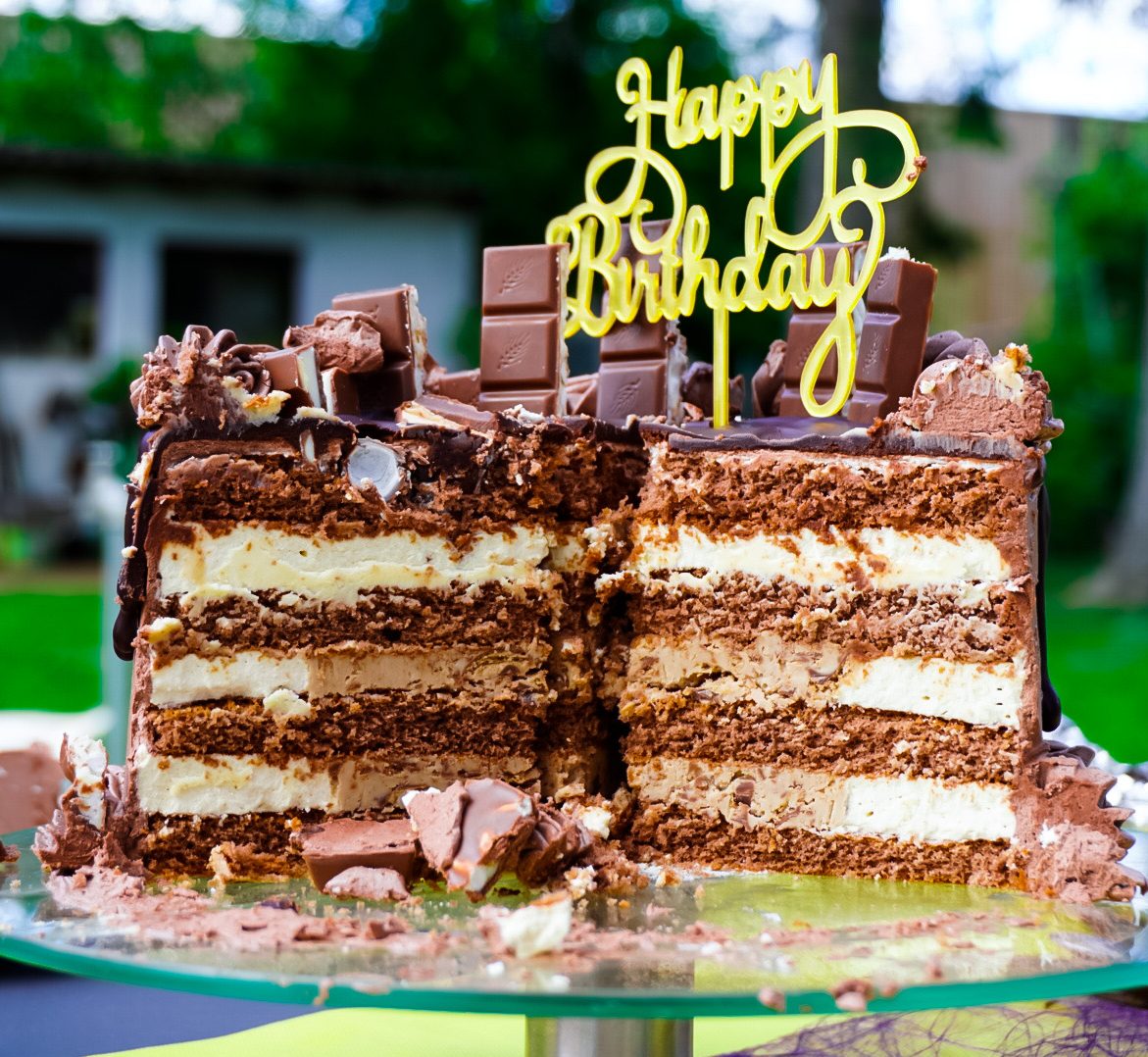 Read more about the article Haselnuss/Kinder Bueno Torte (Ohne Backen/No Bake)